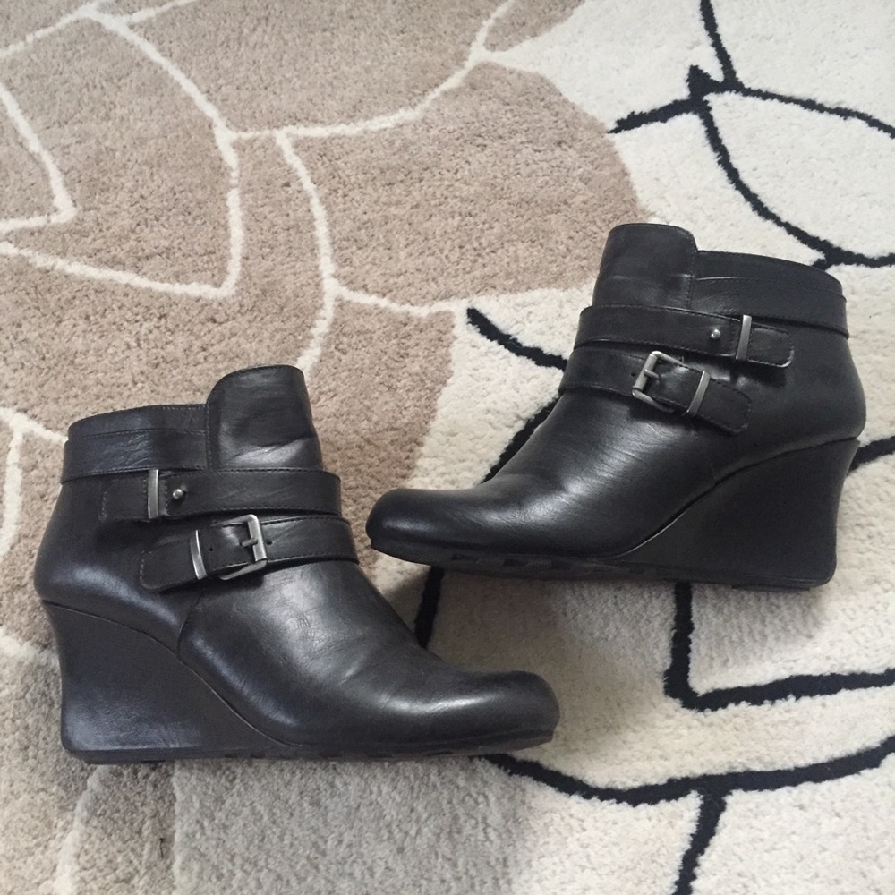 Kenneth Cole Reaction wedge boots